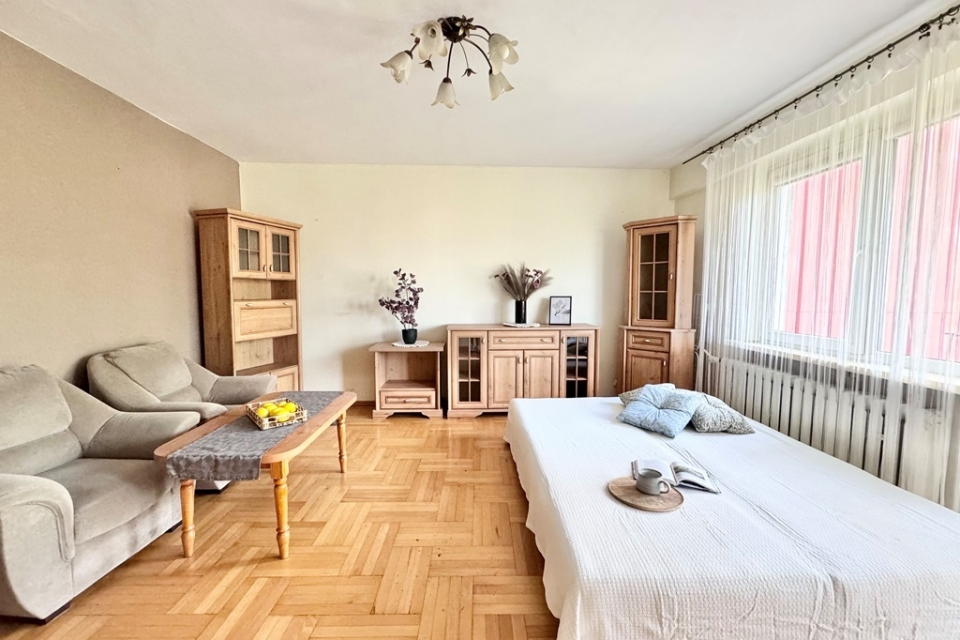 3 pokoje | balkon | 7500 zł/m2 | oddzielna kuchnia